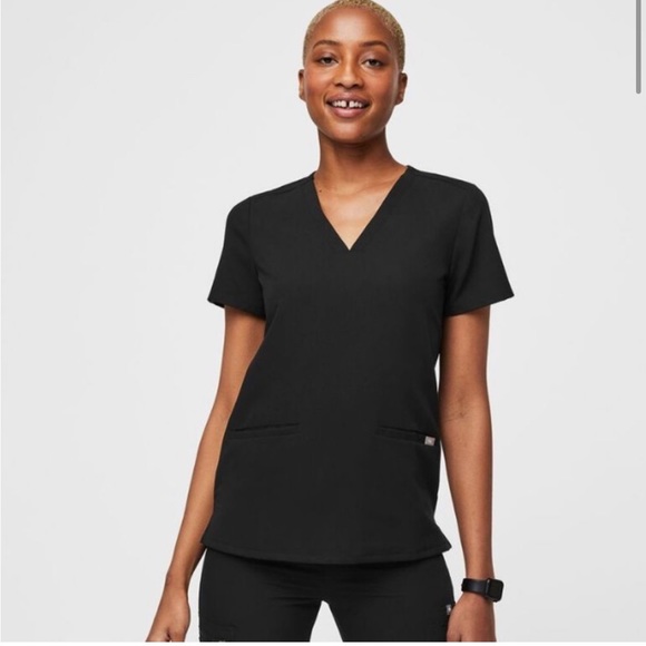 FIGS Black Casma™ Three-Pocket Scrub Top - Picture 1 of 4
